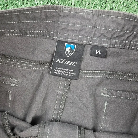 Kuhl Men Charcoal Gray Cargo Shorts Outdoor Hiking Size 14 35 Waist Multi Pocket - Picture 4 of 7